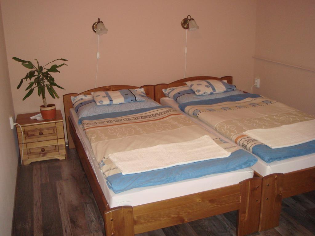 Bed and Breakfast Platan Panzio à Nagyszenas Chambre photo